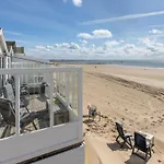 Lovely Beach House In Dishoek