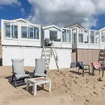 Lovely Beach House In Dishoek